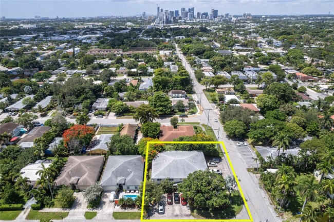 Building Photo - 530 NE 15th Ct