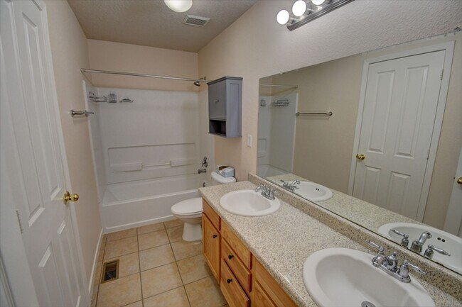 Building Photo - 4 Bedroom Home in Rio Rancho