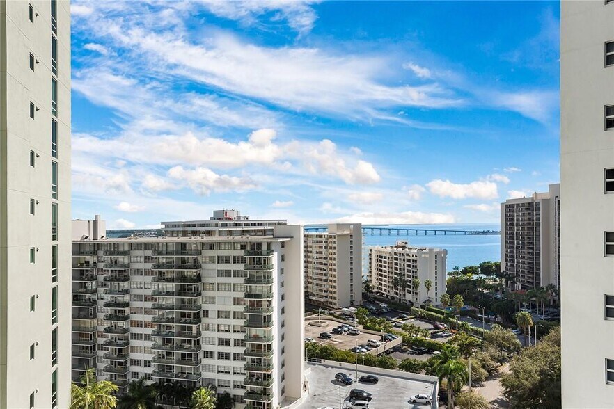 Building Photo - 170 SE 14th St