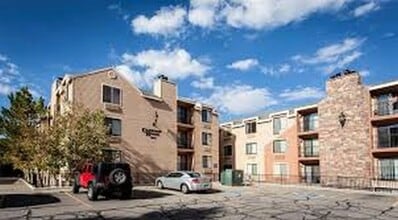 Building Photo - Perfectly Located Carriage House Condo