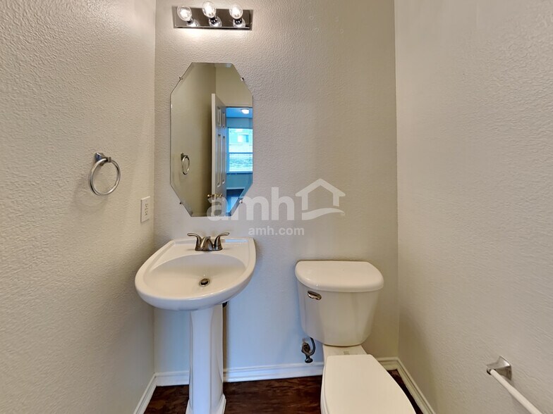 Building Photo - 2863 Deer Ridge Dr
