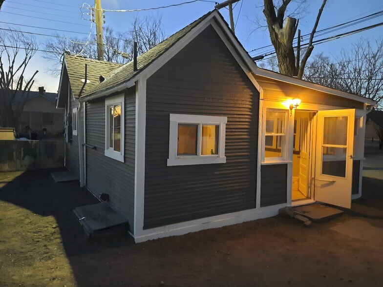 Building Photo - 635 Elm Ave