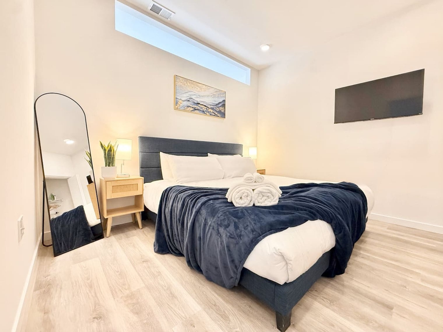 Building Photo - 501 N Perth St