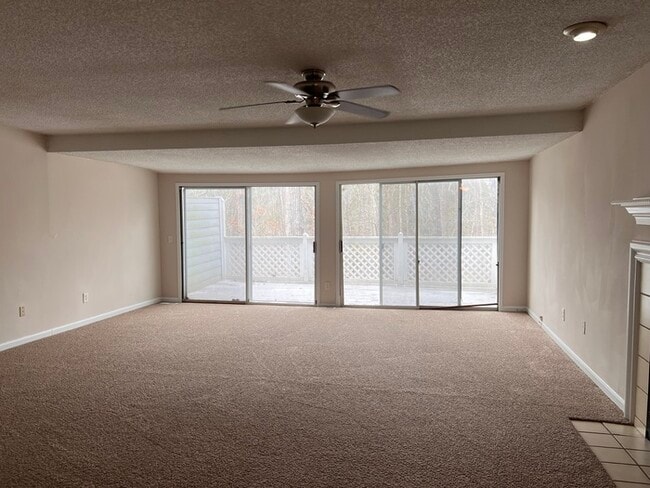 Building Photo - Condo on Lake Lanier!!!