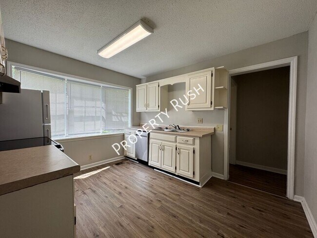 Building Photo - 91 Circle Dr