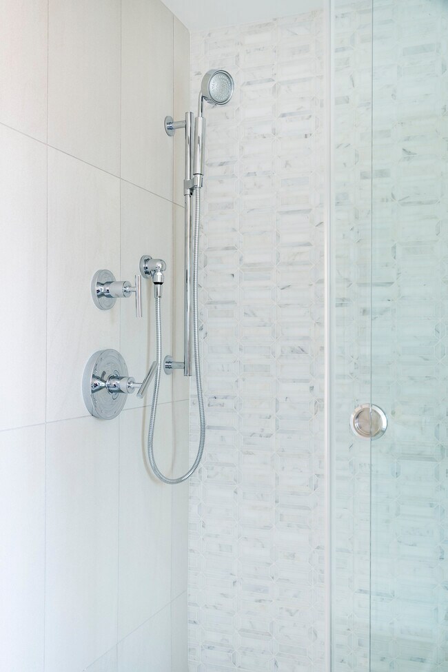 Building Photo - 50 India St