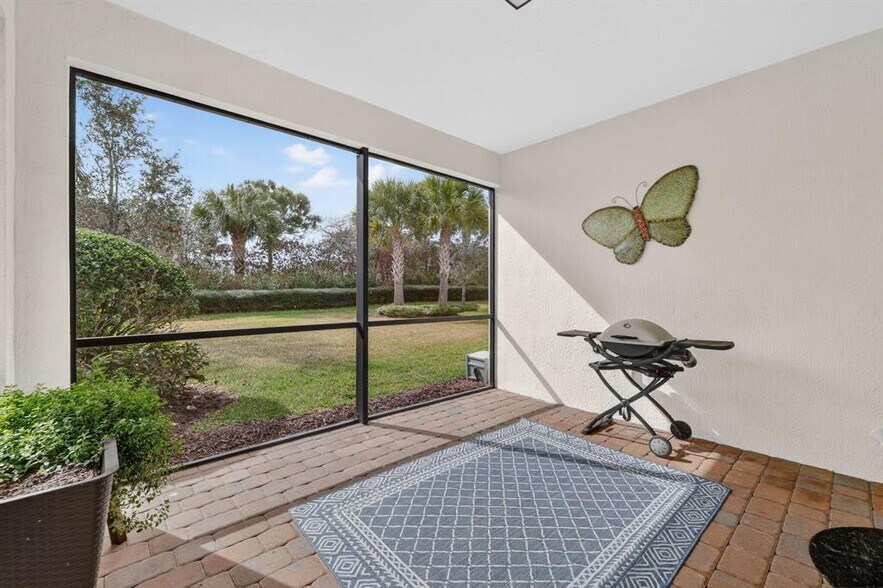 Building Photo - 540 SE Monet Dr