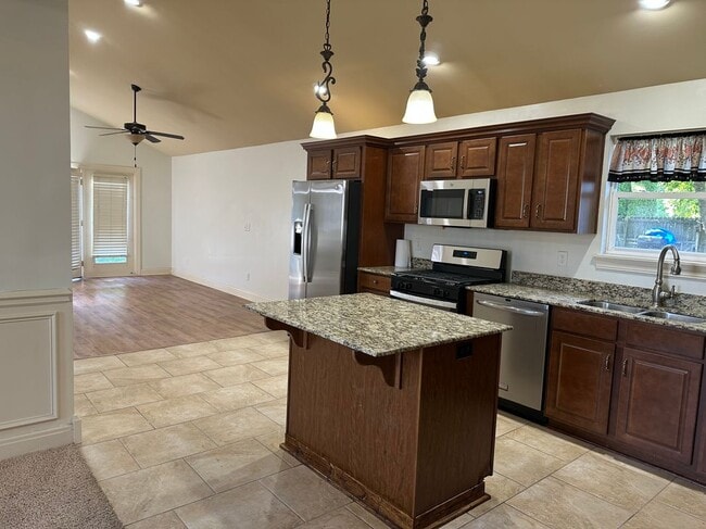 Building Photo - 111 Lynnwood Dr