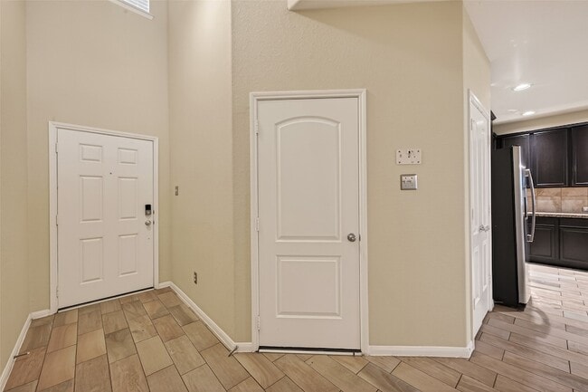 Building Photo - 8314 Columbia Forest Dr