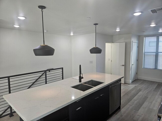 Building Photo - 283 S Roosevelt St