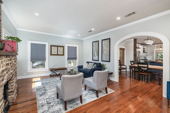 Building Photo - Berkeley Tudor For Lease!