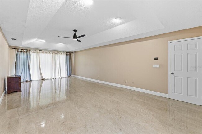 Building Photo - 6513 Thoroughbred Loop