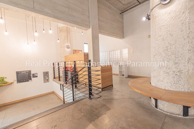 Building Photo - Beautiful Apartment in Downtown Los Angeles!