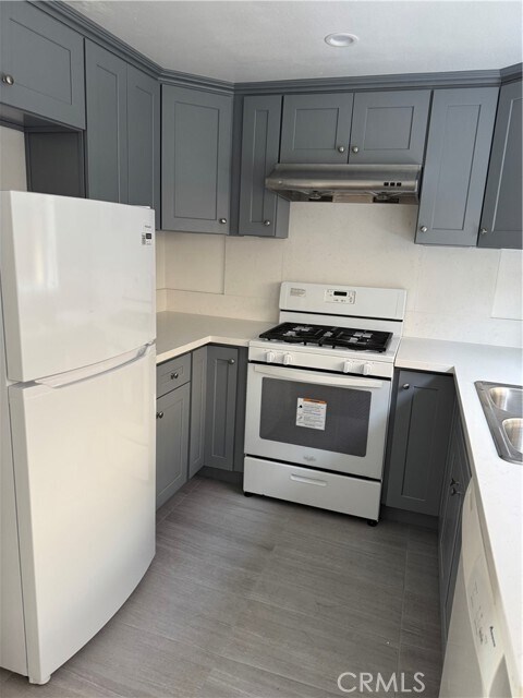 Building Photo - 100 S Chapel Ave