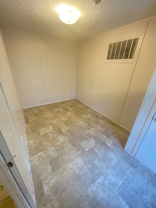 Building Photo - Lot 7