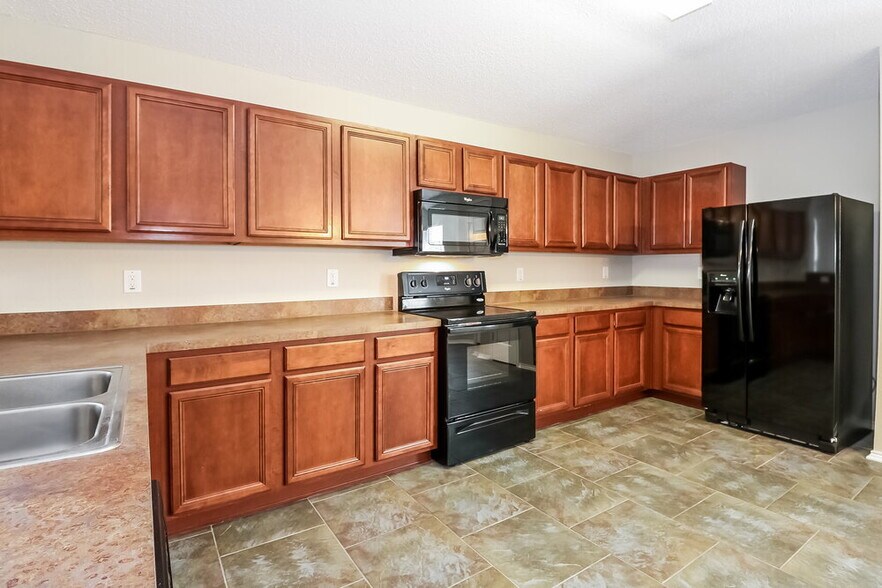 Building Photo - 8024 Sartain Dr