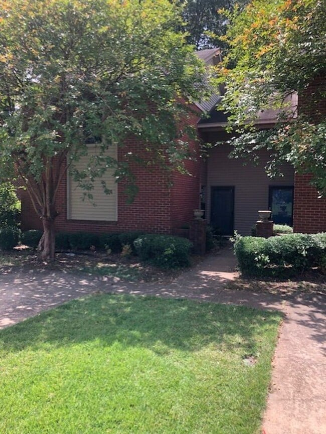 Primary Photo - 1805 Holmes St