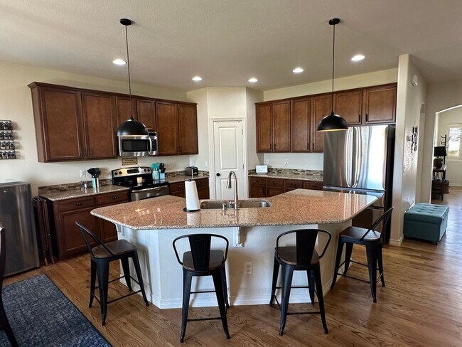 Building Photo - Beautiful 5 bedroom ranch home in (D49)