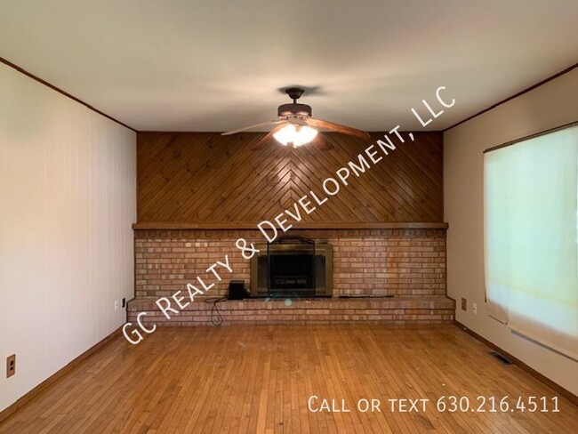 Building Photo - ***SINGLE FAMILY RANCH / 3 BDRM / 2.5 BTH ...