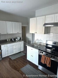 Building Photo - 15-17 Gladstone St Unit #2