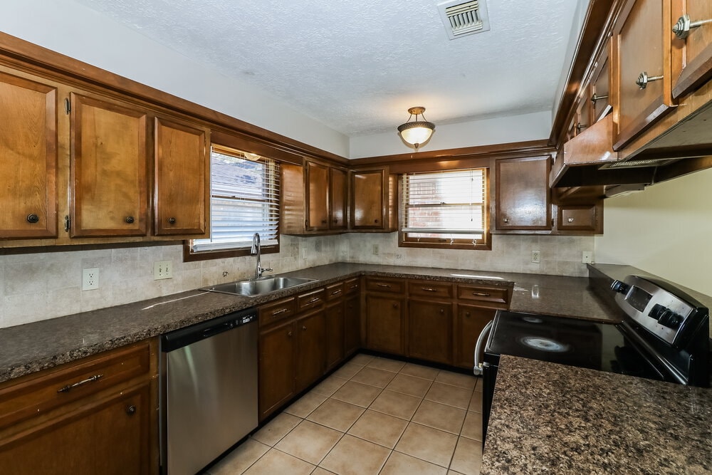 Building Photo - 1611 Bodart Cir