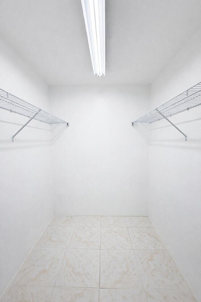 Building Photo - 700 Village Green Ct