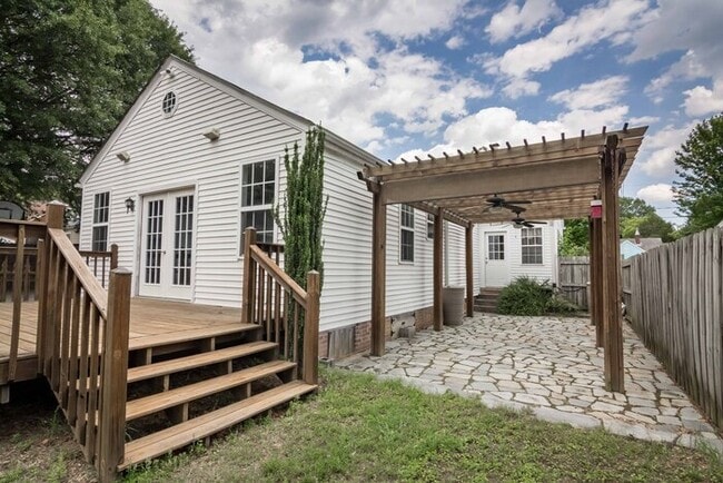 Building Photo - Gorgeous 3 Bedroom 2 Bath in Popular Parki...