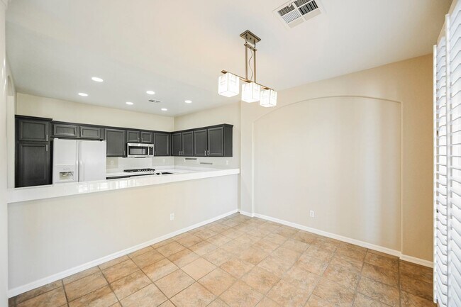 Building Photo - Beautiful 2 bd/2 bath condo in luxury gated Summerlin community ON TPC GOLF COURSE