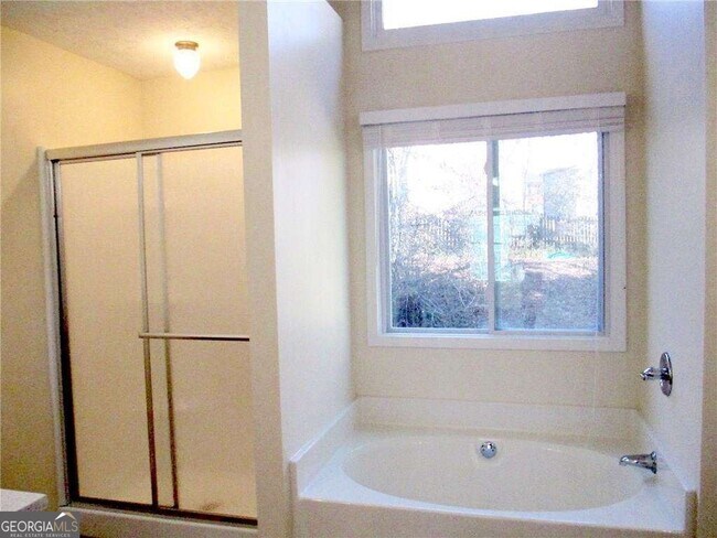Building Photo - 3040 Oak Meadow Dr