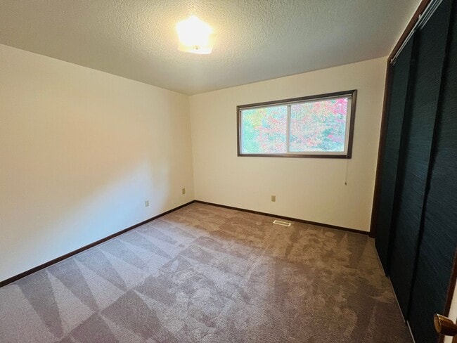 Building Photo - Charming One-Level Home in Garden Home — Near Washington Square & Trader Joe’s! Landscaping Inclu...