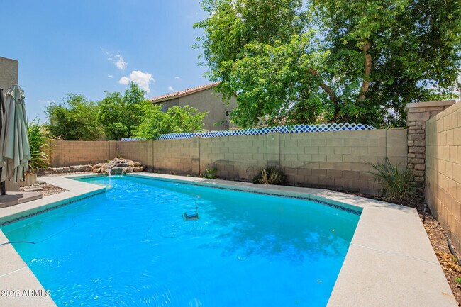 Building Photo - 9435 W Terri Lee Dr