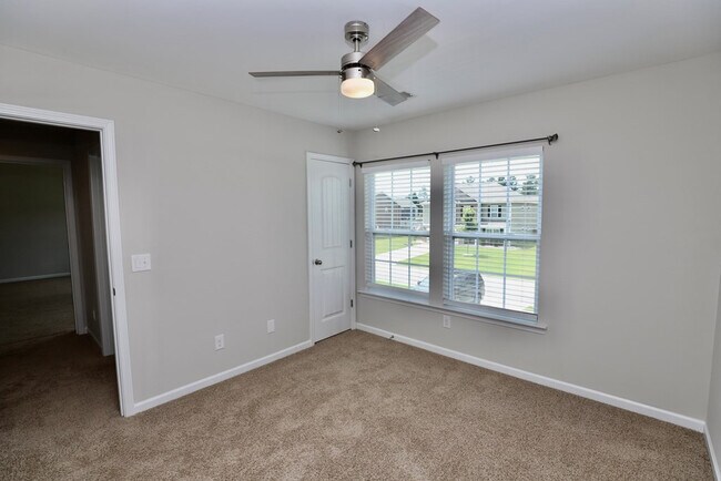 Building Photo - 3680 Moseley Dr