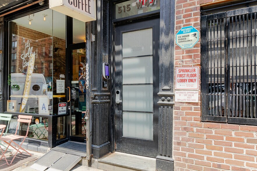 Building Photo - 515 W 47th St