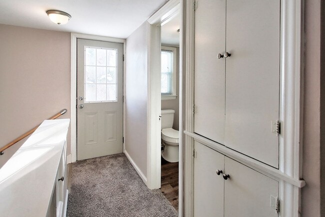 Building Photo - 3 Bedroom Home On Holland's North Side