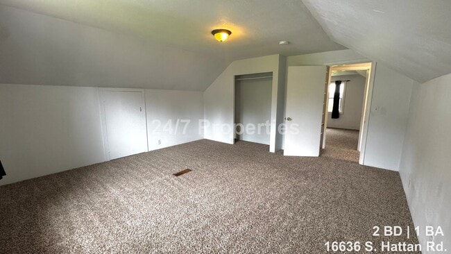 Building Photo - 2BD | 1BA Farmhouse with Garage, Shop, Sauna! - Oregon City