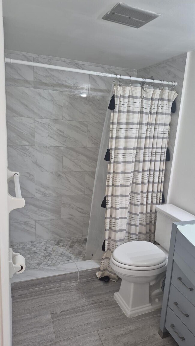 Building Photo - 4137 NW 88th Ave