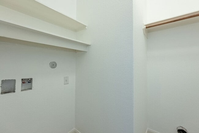 Building Photo - Beautiful 3 bedroom, 2 bathroom home in Manor!!!