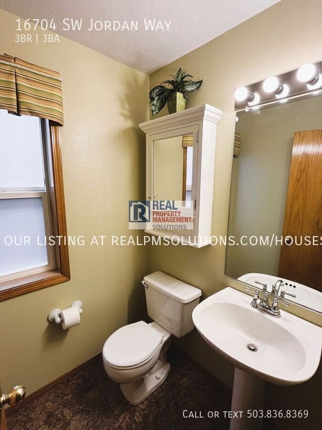 Building Photo - 16704 SW Jordan Way