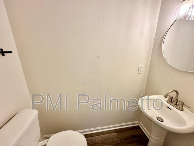 Building Photo - 227 Hardwood Dr