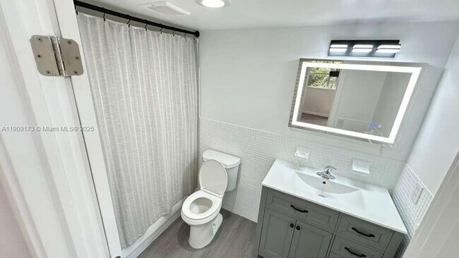 Building Photo - 1475 NE 125th Terrace