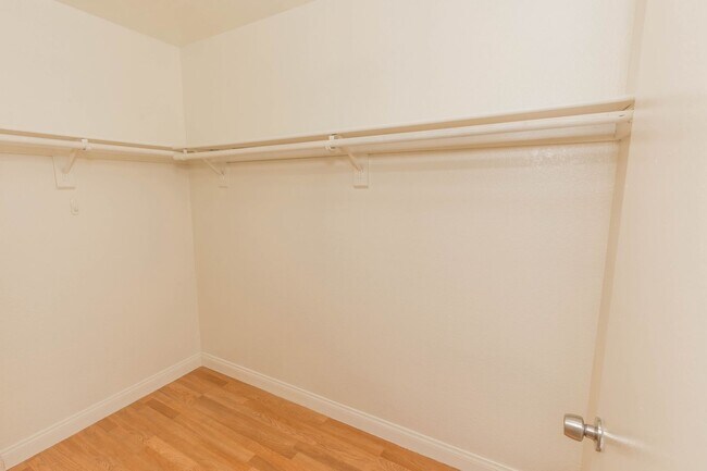 Building Photo - - Available 2 Bedroom Downstairs Condo at ...