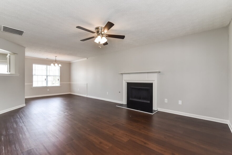 Building Photo - 5160 Towne Park Dr