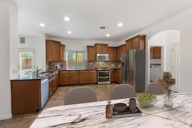 Building Photo - 116 Silkstone St