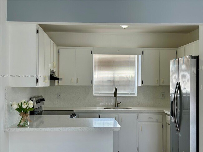 Building Photo - 3041 W 76th St