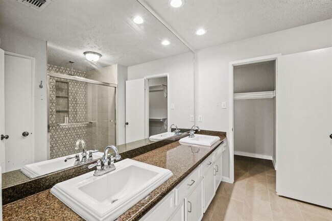 Building Photo - 2815 Edgewood Dr
