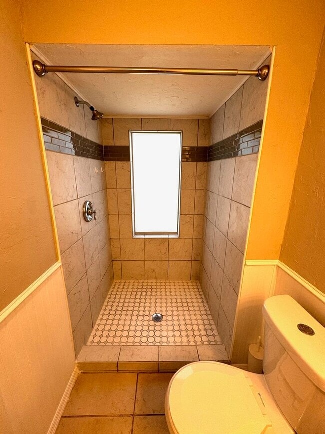 Building Photo - Spacious 2-Bed/2-Bath + Bonus Room Home fo...