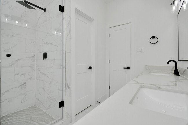 Building Photo - 3036 Live Oak St