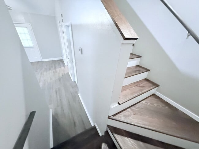 Building Photo - 1311 Access Rd