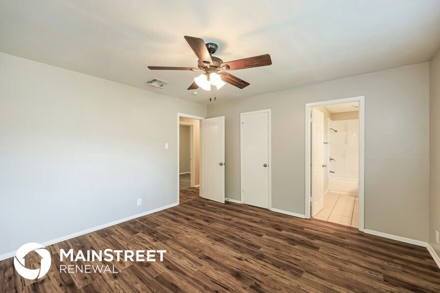 Building Photo - 9387 Valley Bend