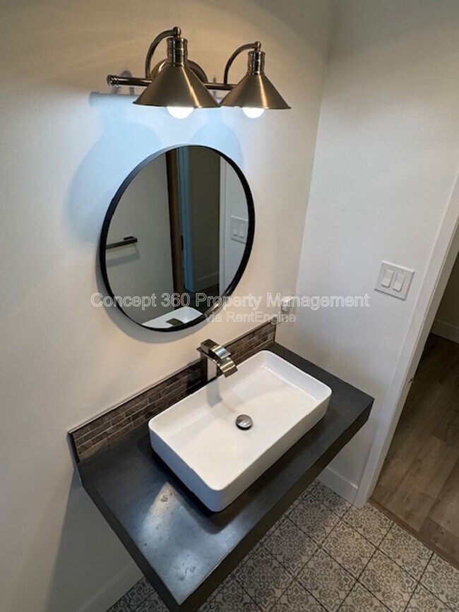 Building Photo - 1139 E Ocean Blvd